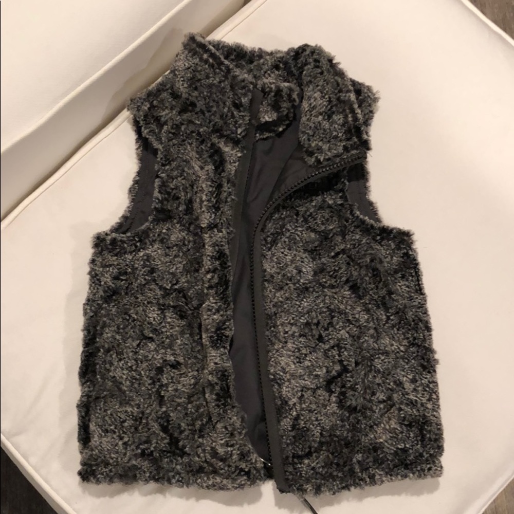 The North Face Children’s unisex fur vest in grey